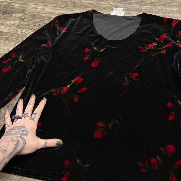 90s Vintage Velvet Rose Floral Blouse (Black/Red) Size XL - Picture 2 of 7